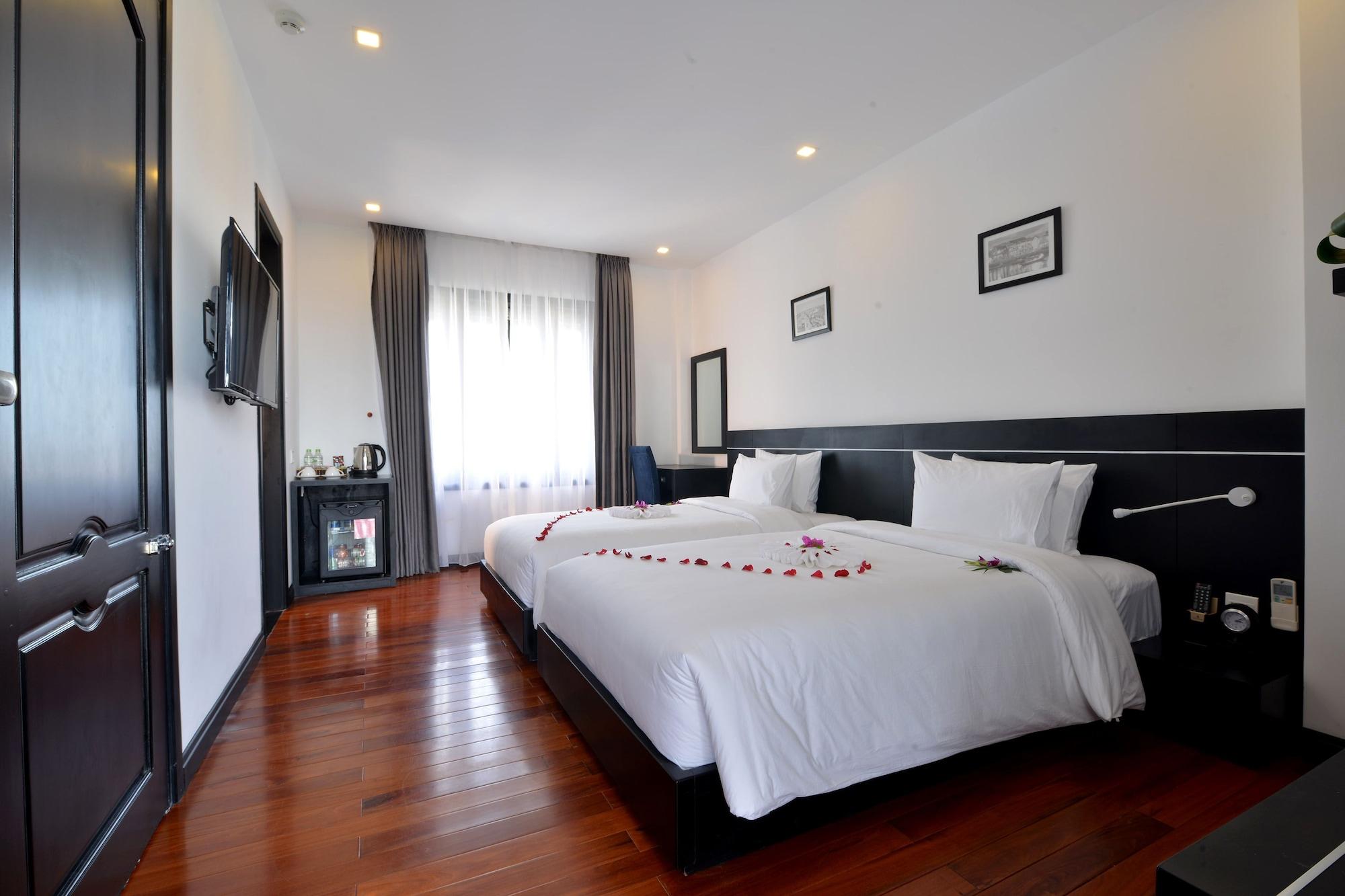 Nostalgia Hotel And Spa Hoi An Exterior photo