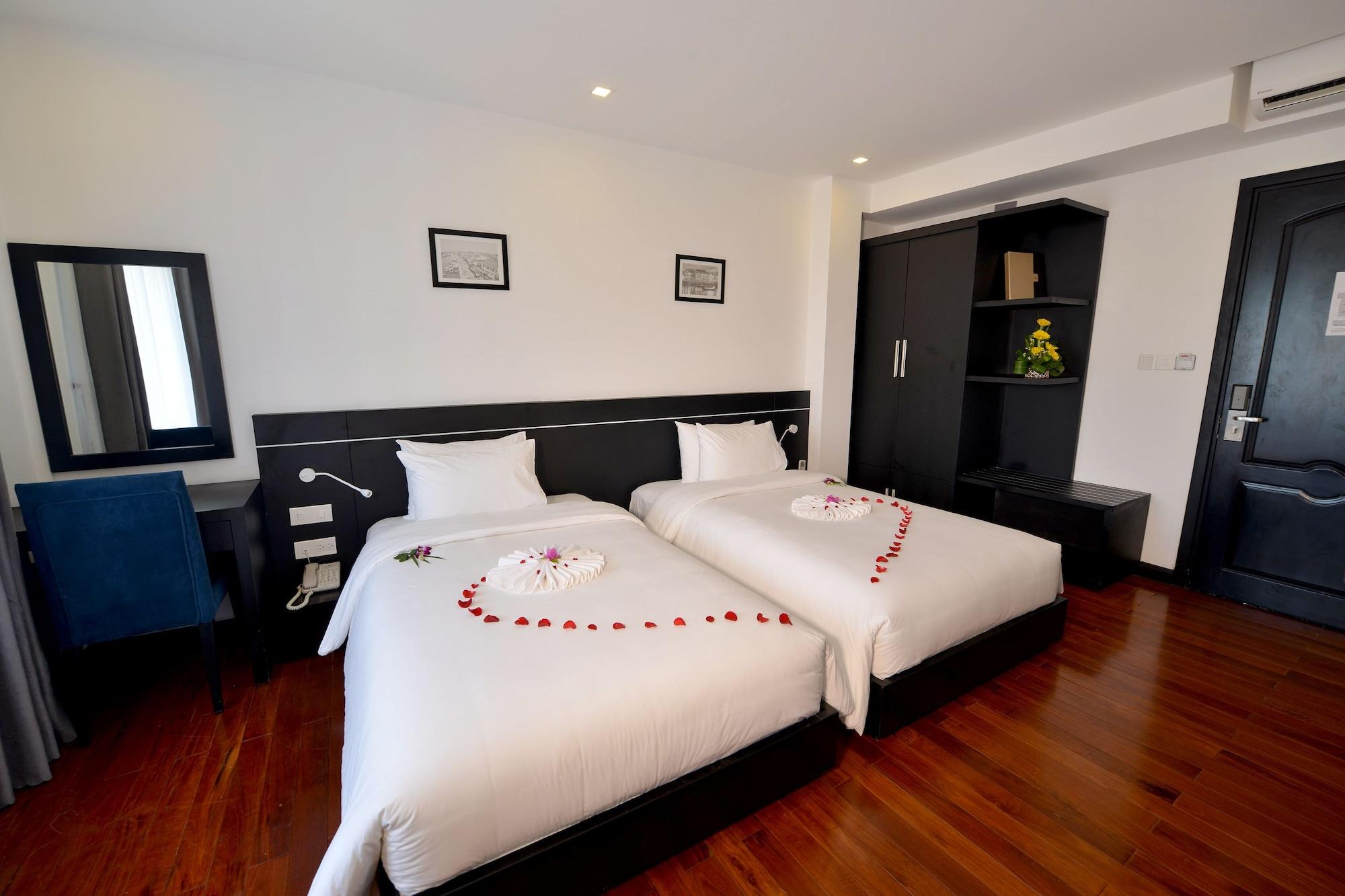Nostalgia Hotel And Spa Hoi An Exterior photo