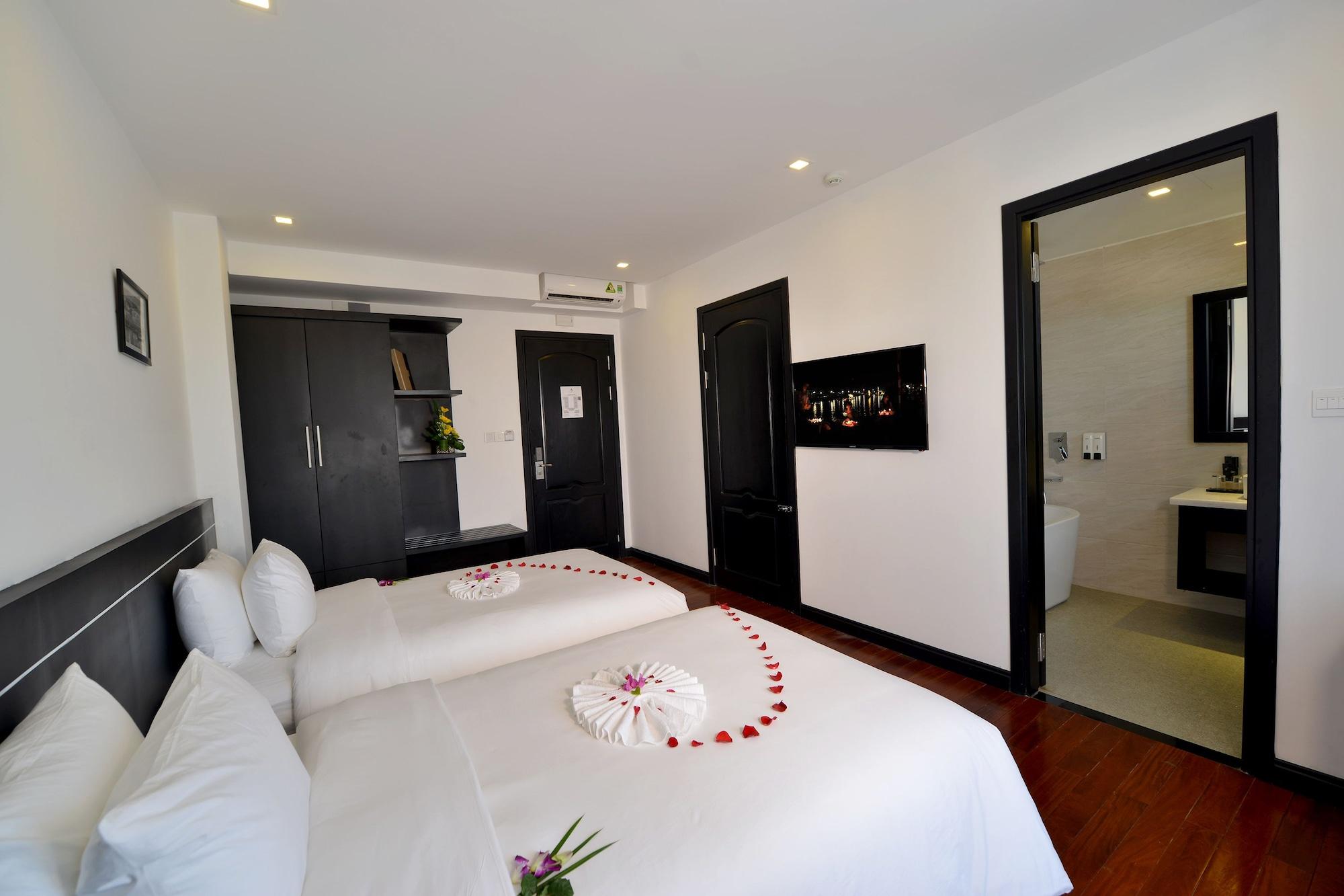 Nostalgia Hotel And Spa Hoi An Exterior photo